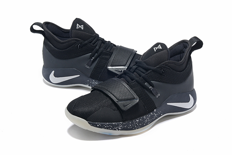 Nike pg 2 store black and white